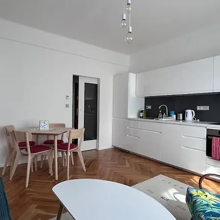 Modern And New Close To Downtown *